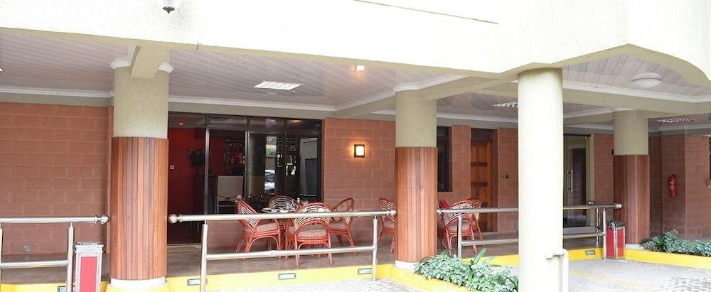 Fahari Palace Serviced Apartments ไนโรบี ภายนอก รูปภาพ