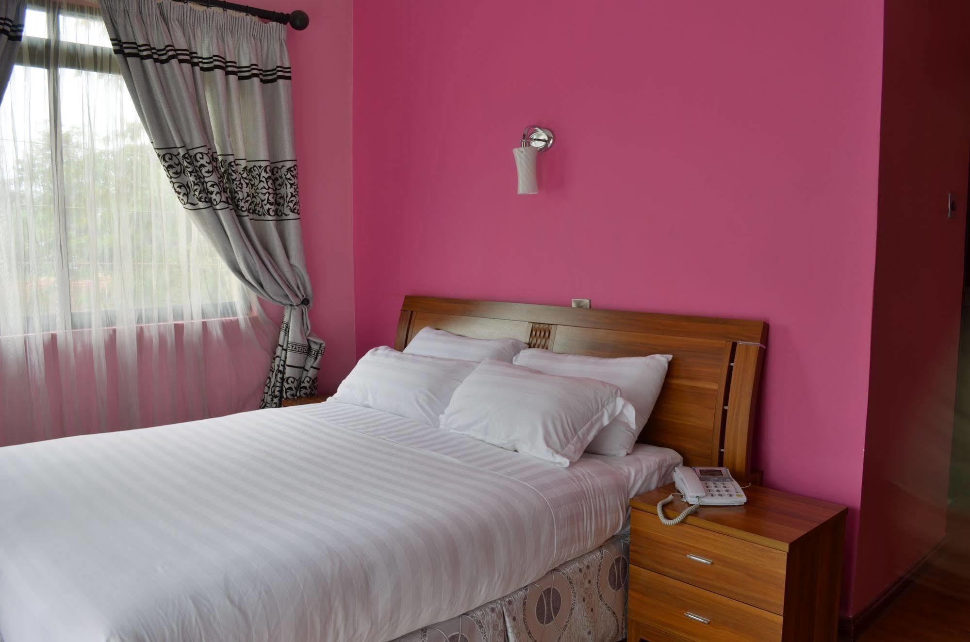 Fahari Palace Serviced Apartments ไนโรบี ภายนอก รูปภาพ